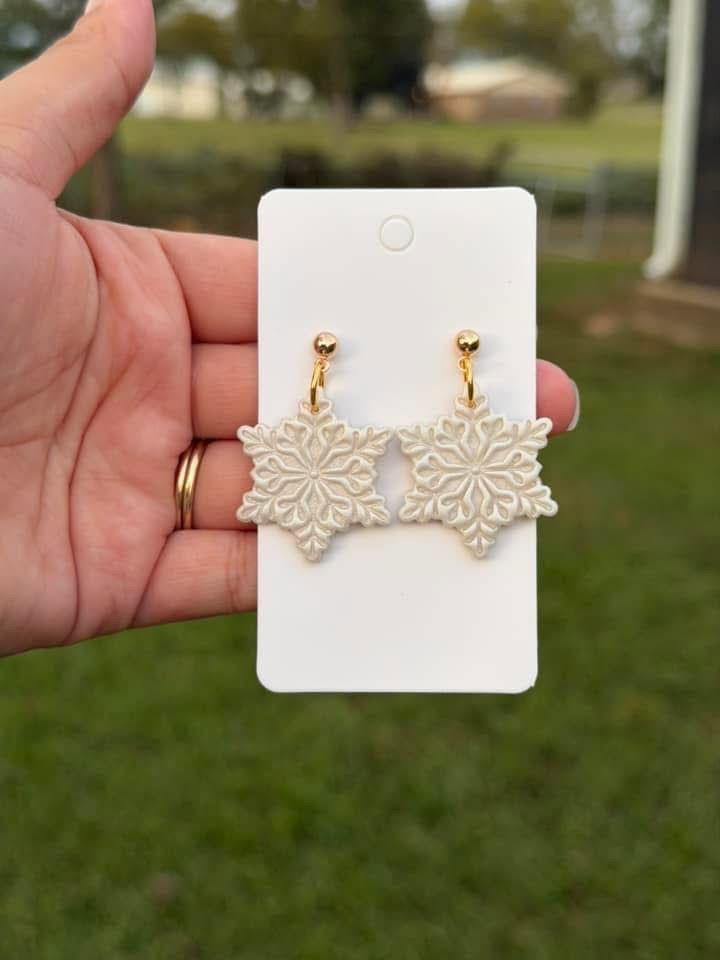 Snowflake dangling earrings